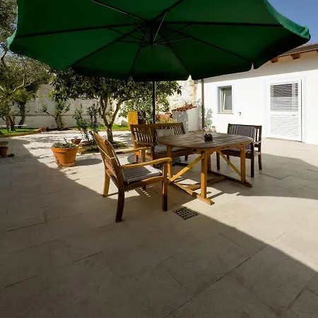 Modern And Historical Refuge, 5 Min From The Sea *