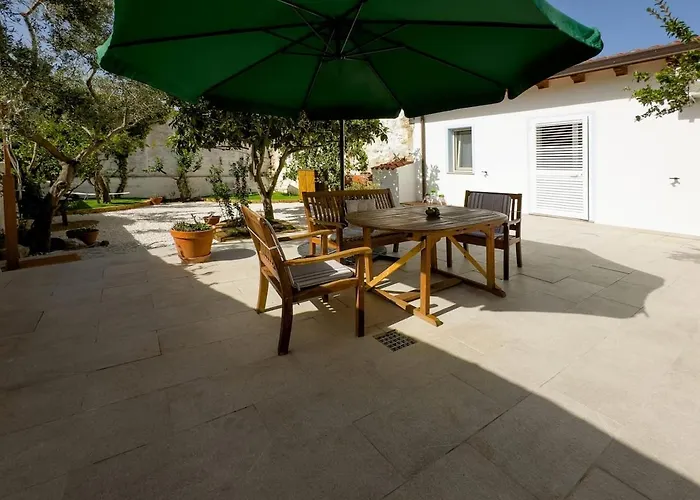 Modern And Historical Refuge, 5 Min From The Sea *